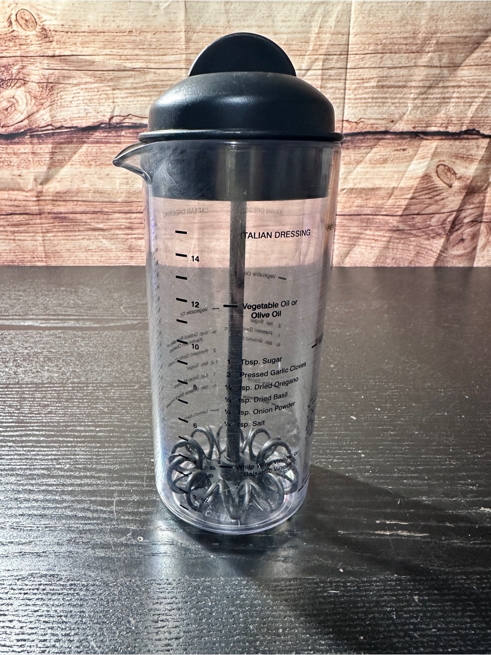 The Pampered Chef Measure Mix pour Salad dressing bottle